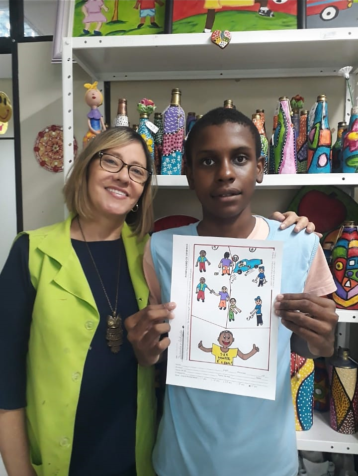 Apae recebe certificado de “Escola Comprometida